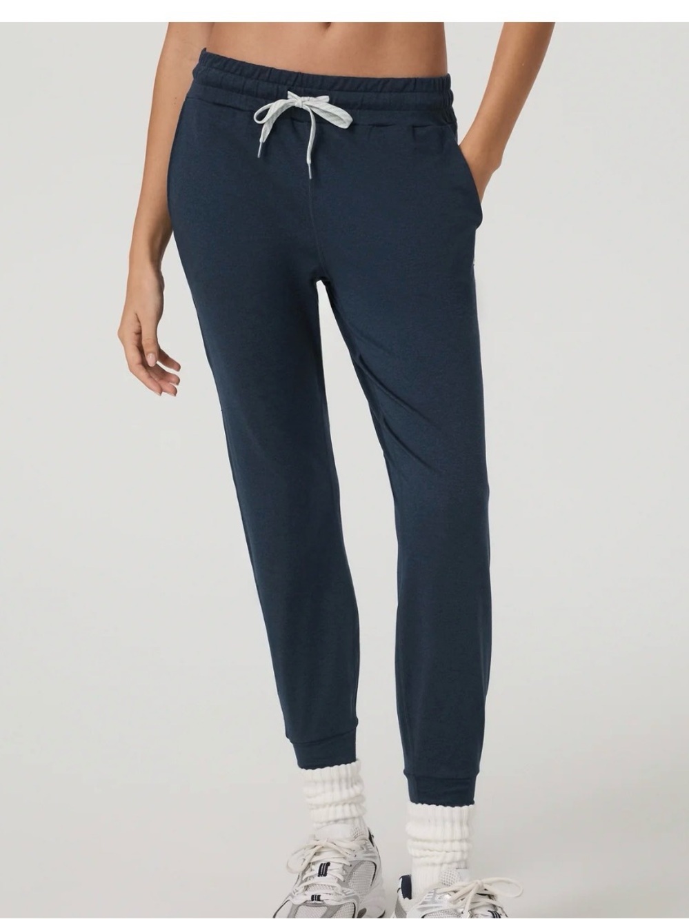Vuori Performance Joggers in Rust/Burnt Orange Color (Size Small) - Picture 9 of 9